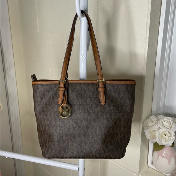 Michael Kors Jet Set Medium Monogram Tote - Picture 3 of 15